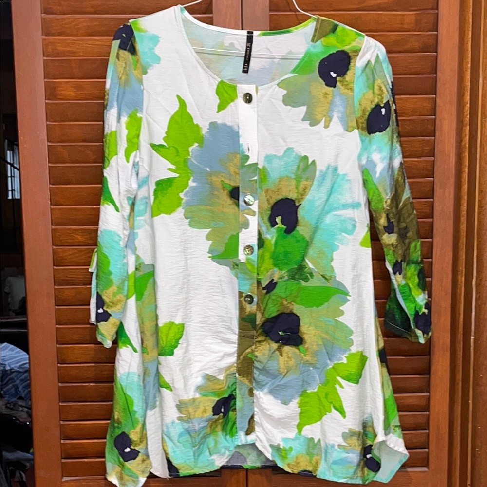 IC Collection by Connie K Watercolor Floral Women's Top